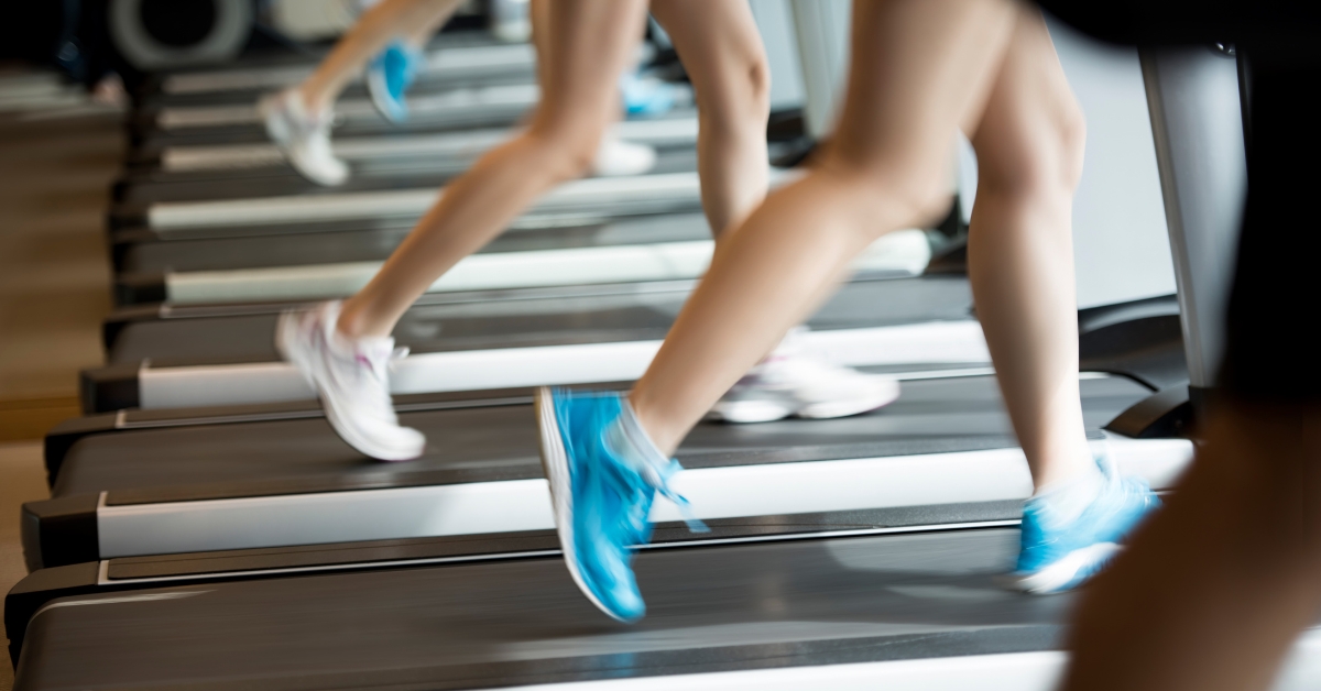 women on threadmill